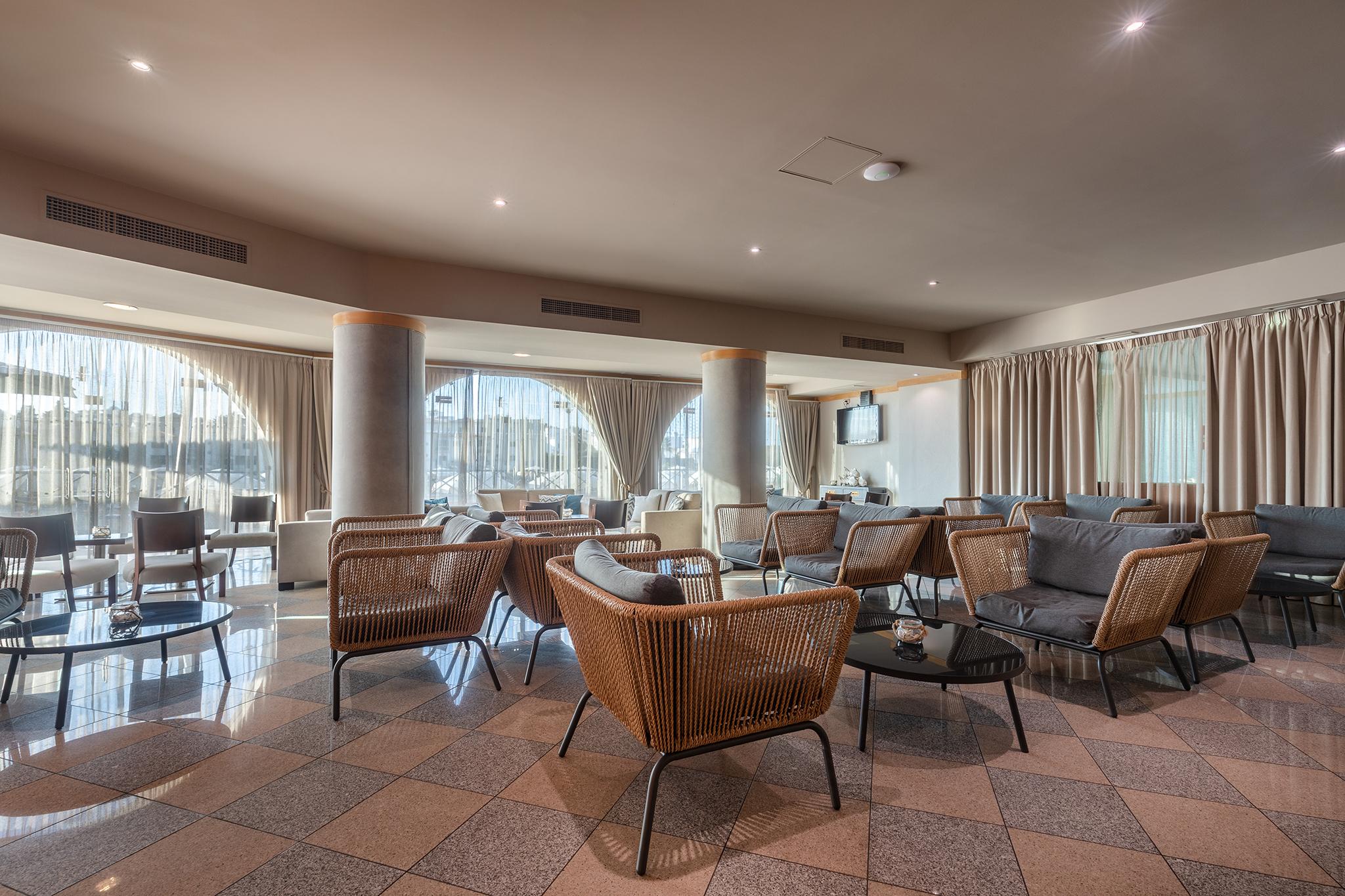 Luna Solaqua Apartahotel 4*